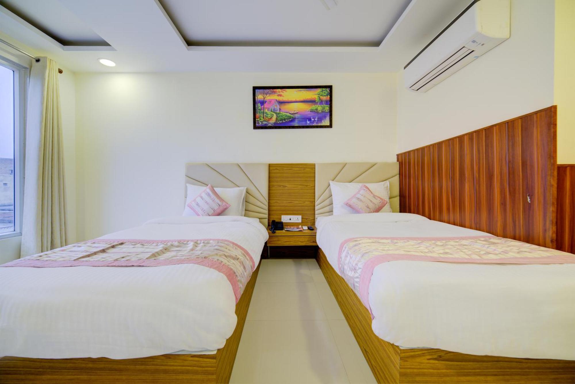 Hotel Grand Suites By D'Capitol Near Delhi Airport New Delhi Buitenkant foto