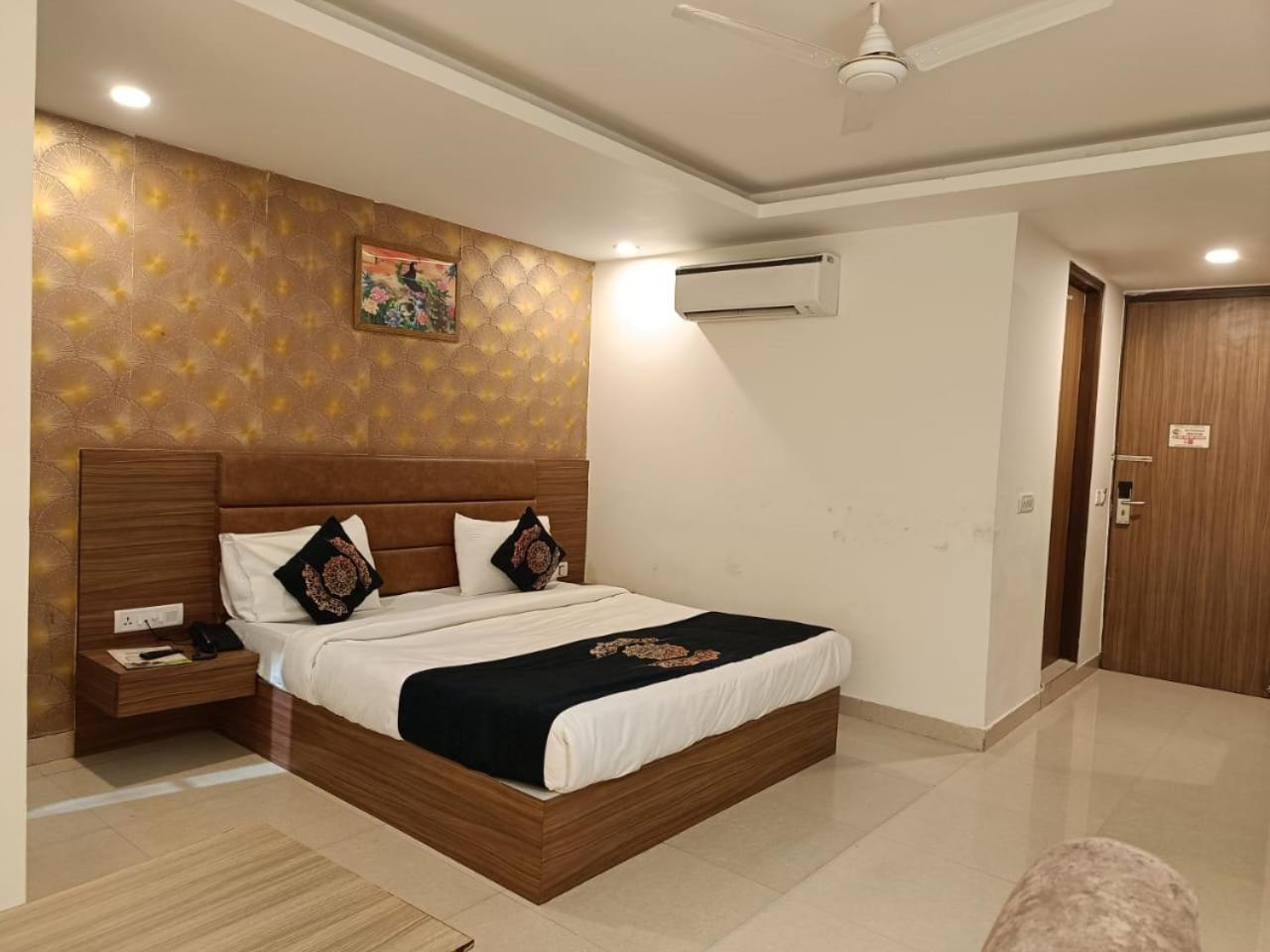 Hotel Grand Suites By D'Capitol Near Delhi Airport New Delhi Buitenkant foto